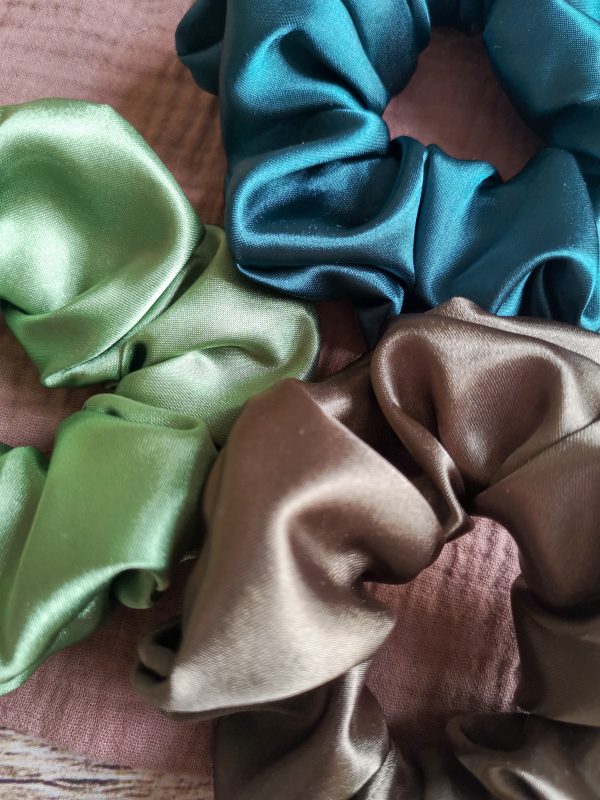 Mini chouchou nuances bleu-vert - satin – Image 3